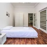 Houze Spacious 9 Bedroom Flat In Central Lisbon